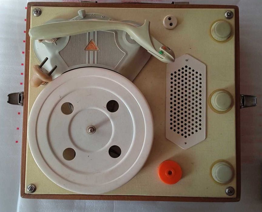 Gramofon Bambino wz. 1963