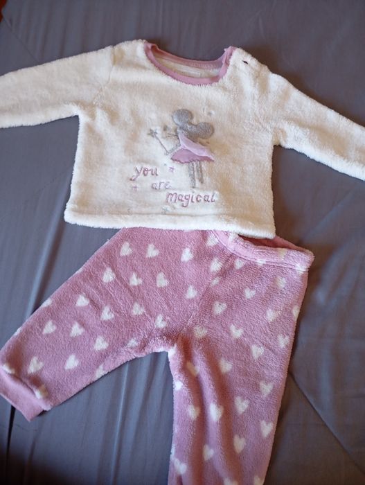 Pijama polar menina tudo 8 euros