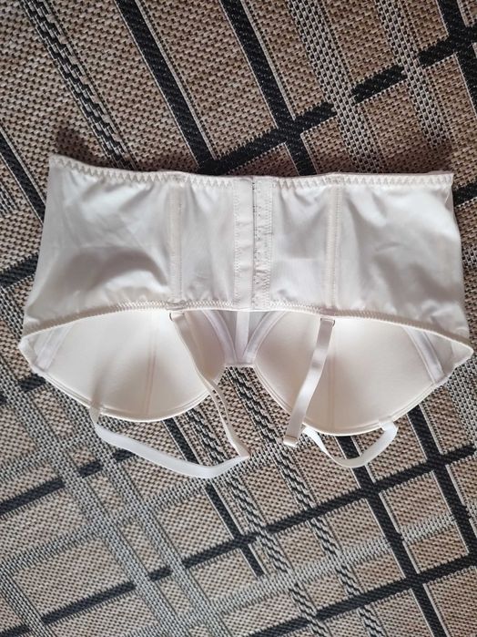 kremowy biustonosz gorset