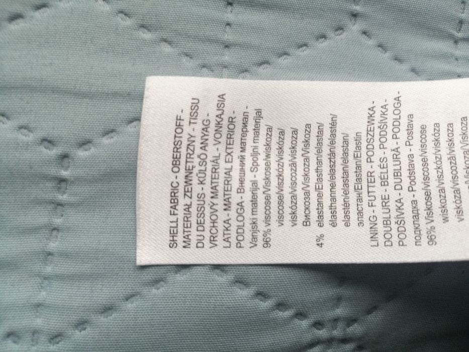 Spódnica ołówkowa przed kolano w biało czarne liście Orsey