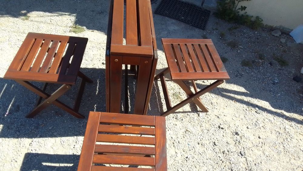 Mesa com 3 bancos como nova
