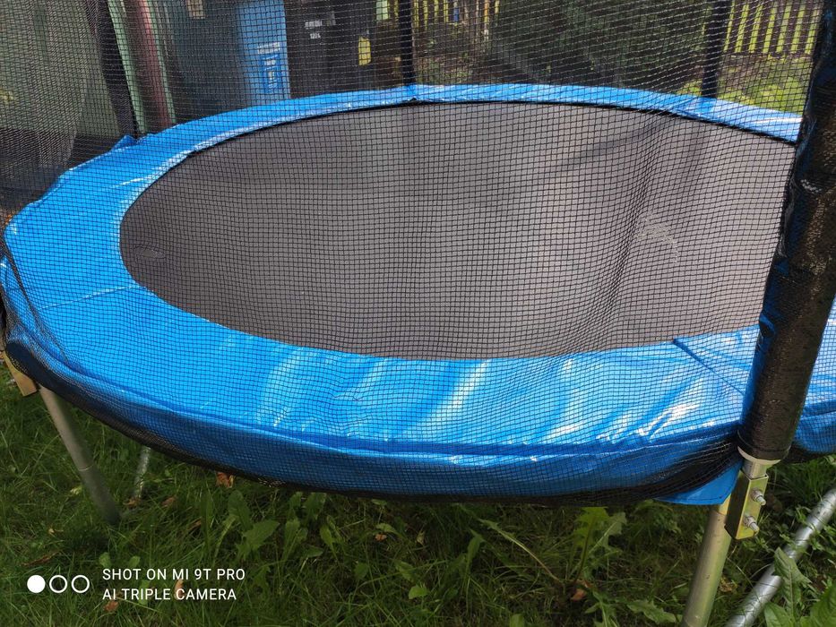 Trampolina ogrodowa z siatką zabezpieczającą średnica 240cm
