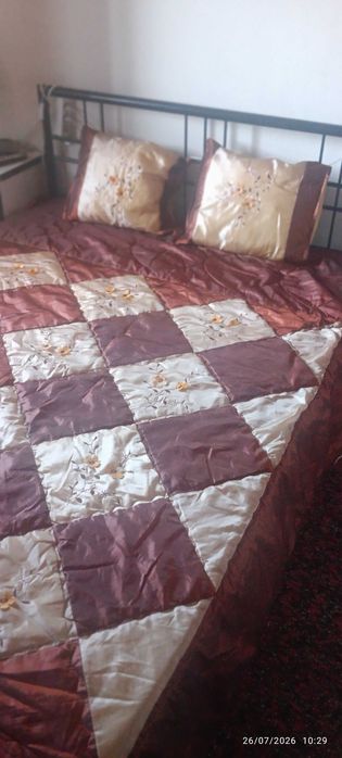 Cama de casal em ferro e bom estado