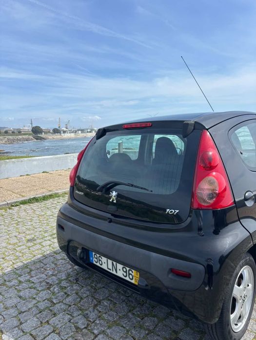 Peugeot 107 Black & White Edition 2011
