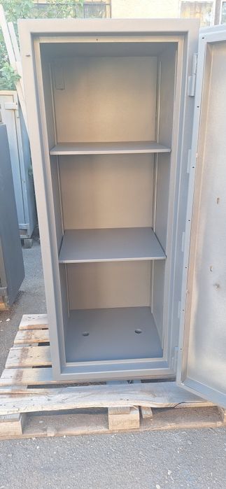 Сейф третього класу опору.