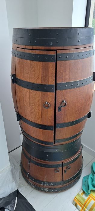 Garrafeira em forma de barril/pipo