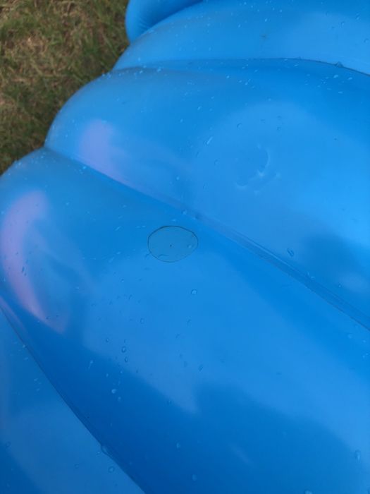 Basen aquapark. Wodny plac zabaw.