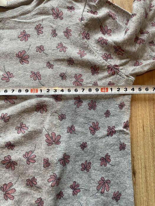 Sweter rozponany w kwiatki