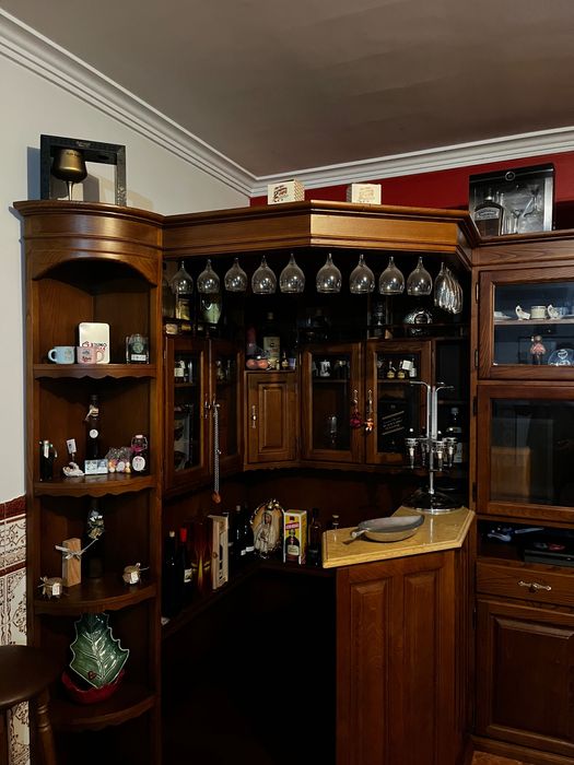 Bar de sala em ótimas condições, bem cuidado