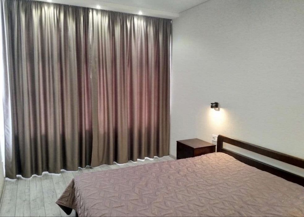 АРЕНДА квартиры в Кадоре на Литературной. Кухня студия + спальня