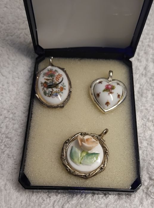 Pendentes em Porcelana e Aro em prata