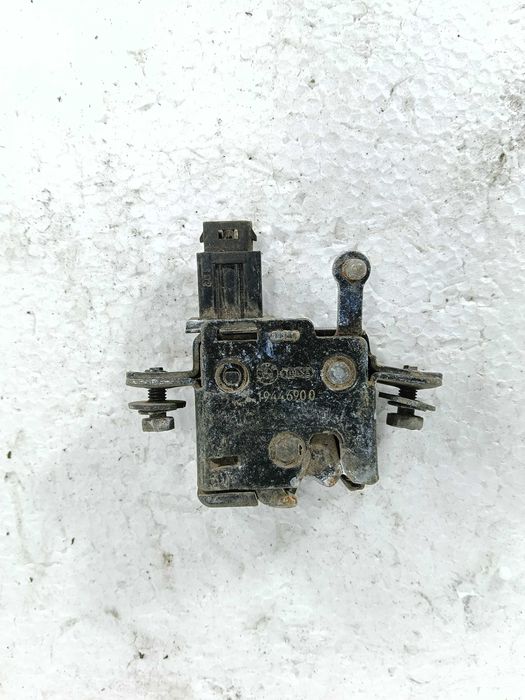 Замок кришки багажника BMW E34 Бмв е34