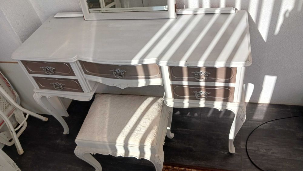 Toucador antigo em madeira maçiça