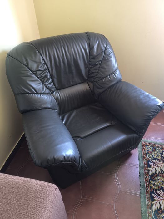 Vende-se Mesa e Poltrona de napa