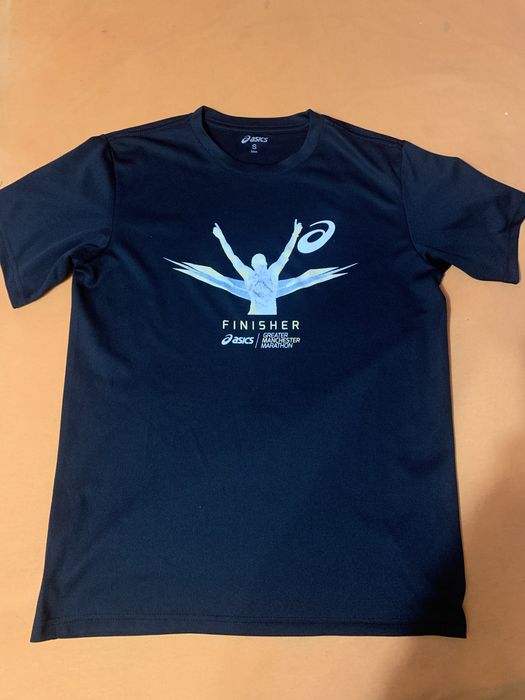 Продаю  футболку асікс в хорошому стані