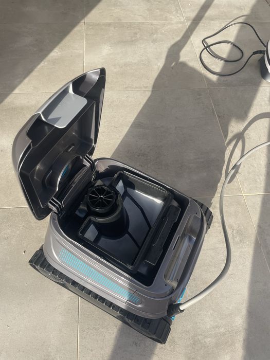 Robo para lavar piscina da marca zodiak