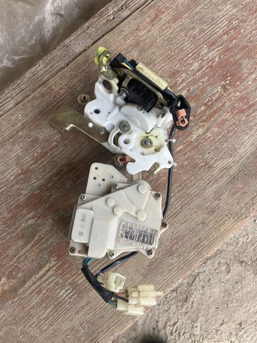 замок передньої лівої двері gelly ck