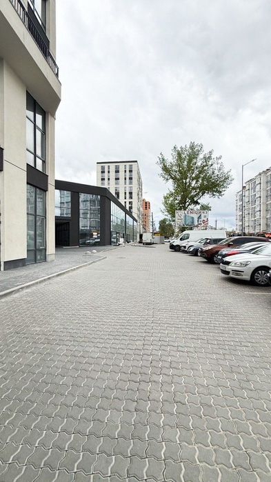 Оренда фасадного комерційного приміщення формату Open Space — перша лінія, ЖК «Міленіум», Івано-Франківськ зданий будинок .