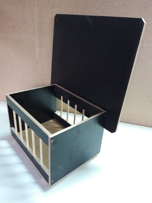 Karmnik dla gołębi, grytownik, podstawka pod poidło