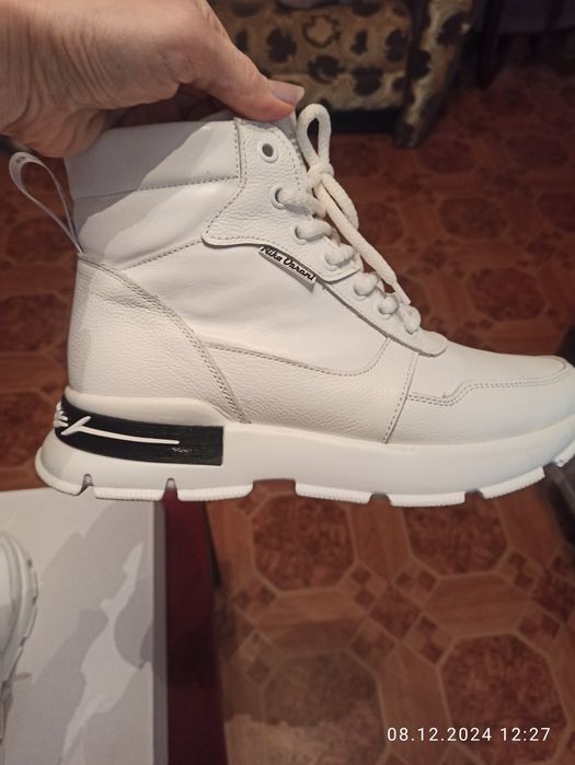 Взуття, ботинки, хайтоы, кроссовки