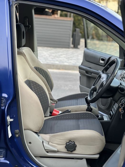 Продам Nissan X-trail 2.2 дизель,полный привод ,в очень хорошем состоянии