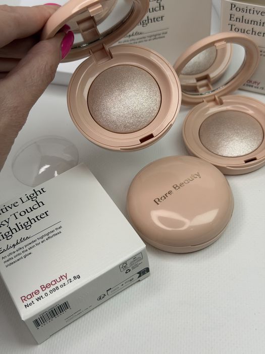 Хайлайтер для обличчя Rare Beauty Enligten