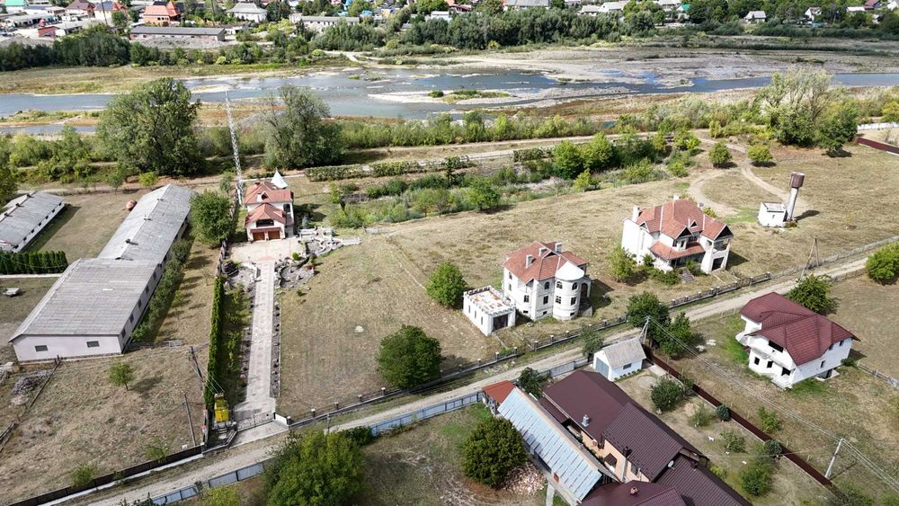 ПРОДАЖ МАЙНОВОГО КОМПЛЕКСУ в селі Нересниця, Тячівського району, Закарпатської області