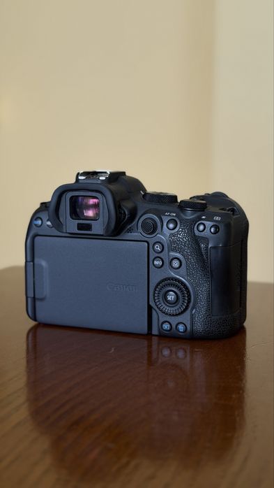 Canon R6 Mark II + Caixa e Acessórios Originais