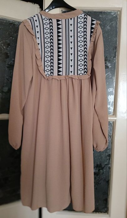 Vestido outonal novo