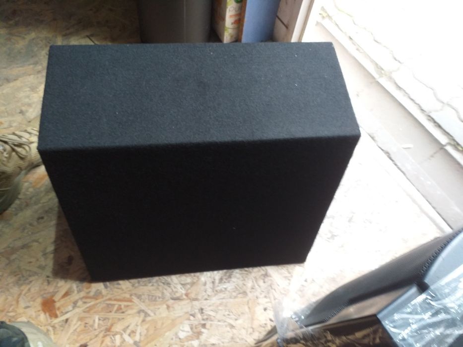 Активний автомобільний сабвуфер