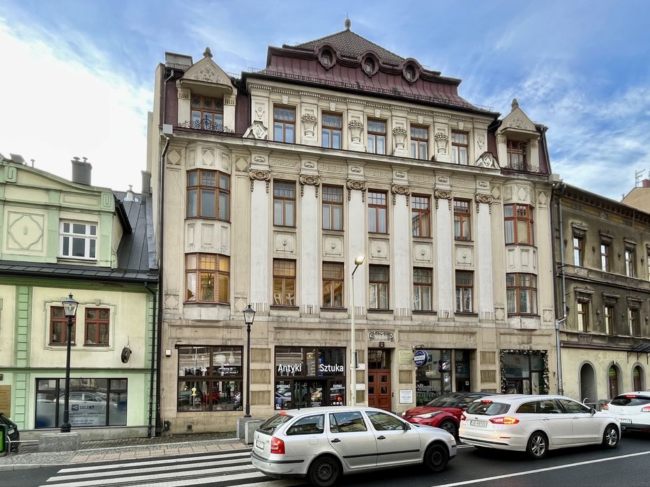 Lokal w odnowionej kamienicy w centrum / 75 mkw / 2 pokoje / aneks kuchenny + łazienka