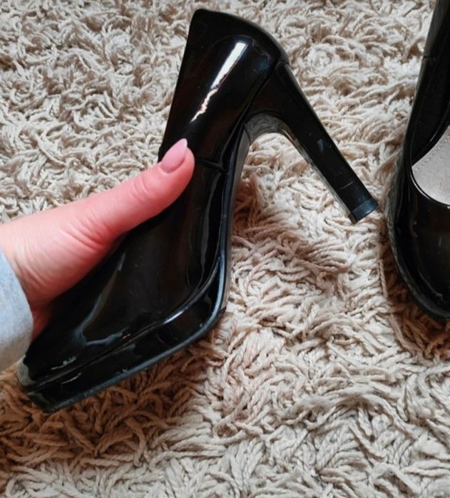 Szpilki. Buty na obcasie.