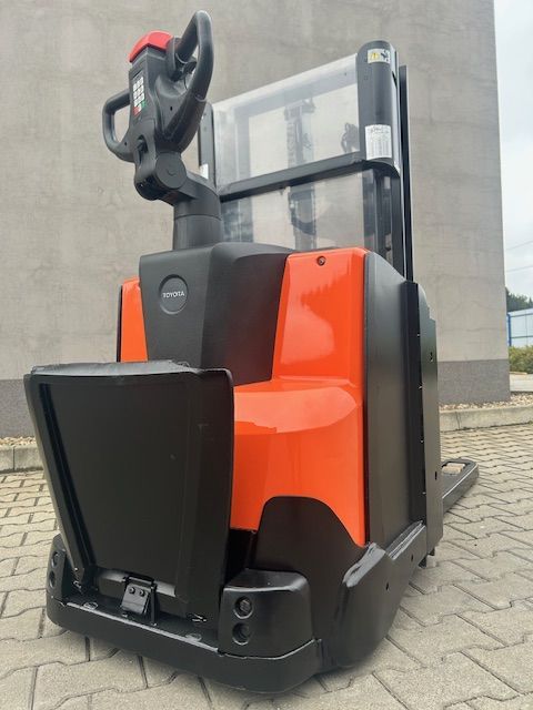 BT SWE 200D  Wózek paletowy paleciak elektryczny BT SWE 200D