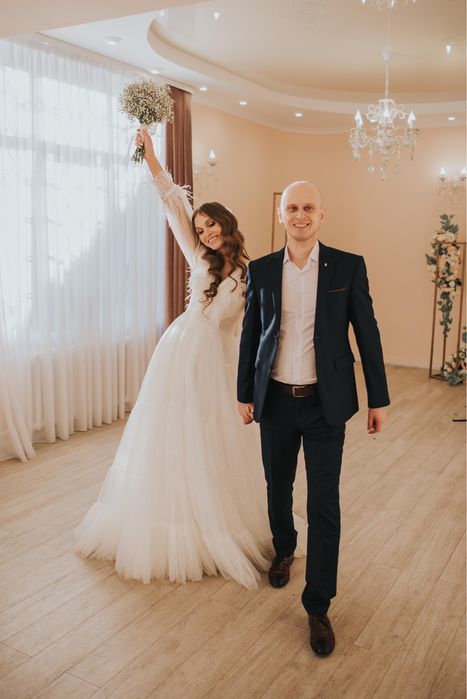 Весільне плаття 
Весільна сукня