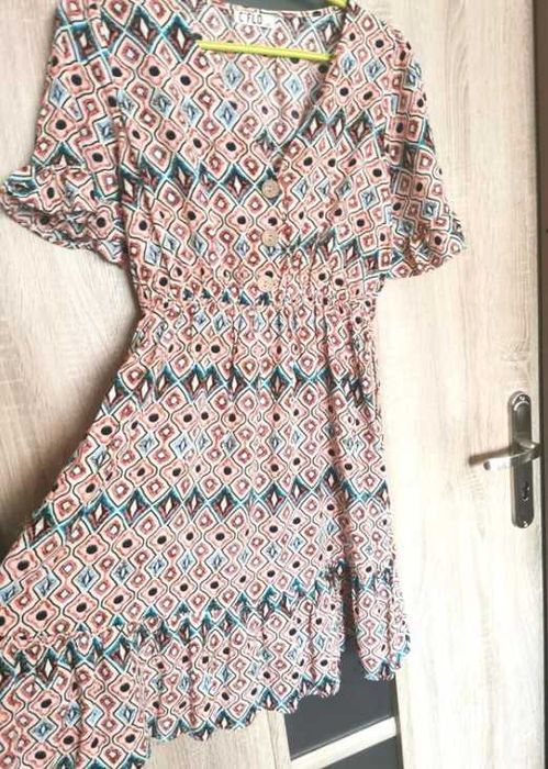 Kolorowa letnia krótka sukienka z falbankami rozmiar L/XL