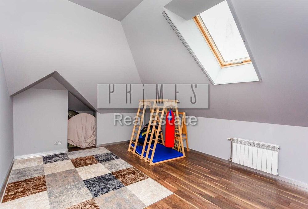 Продаж будинку 210 м2 з басейном Романків