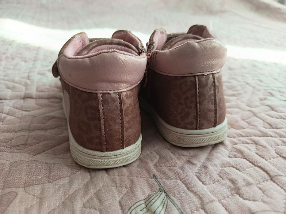 Черевики на дівчинку 26 розмір