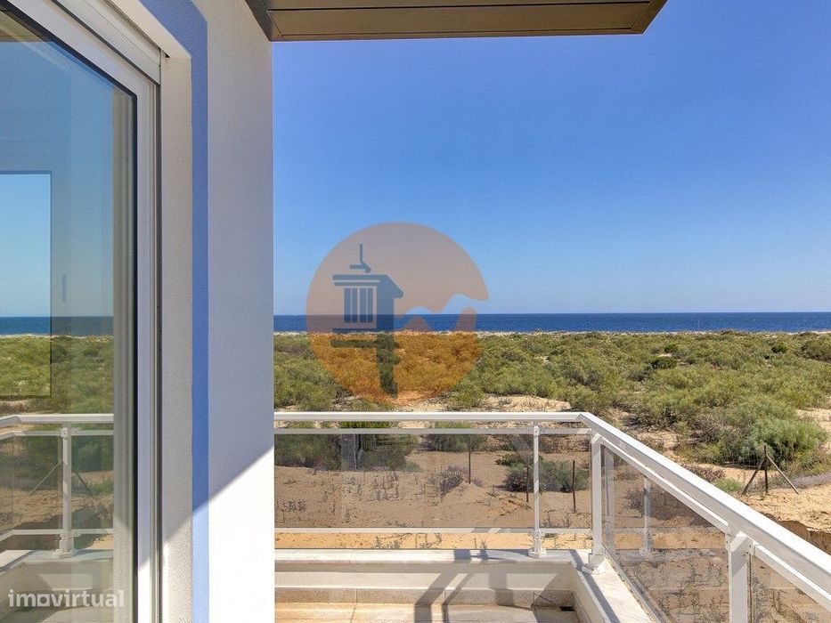 T0+1 com parqueamento e Acesso Direto à Praia - Manta Rota