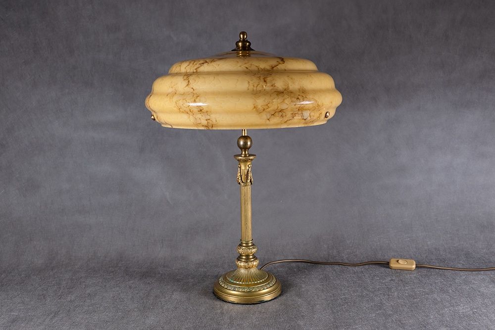 Mosiężna lampa stołowa / biurkowa marmoryzowany klosz lata 30. XX w.