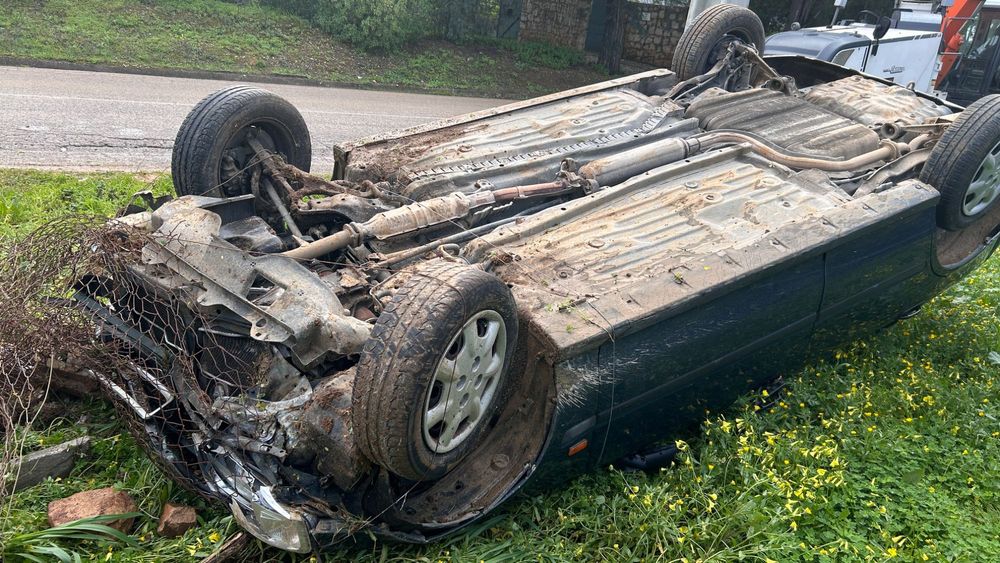 Carro em peças a venda