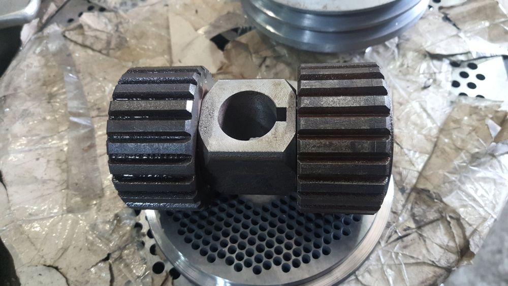 Гранулятор, Рабочая часть с матрицей 200 и подвижные ролики