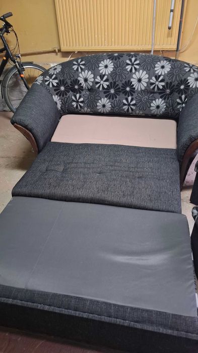 Sprzedam sofę  z pufami i poduszkami