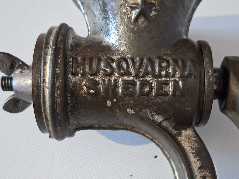 Máquina antiga de picar carne Husqvarna 102 - Sweden
