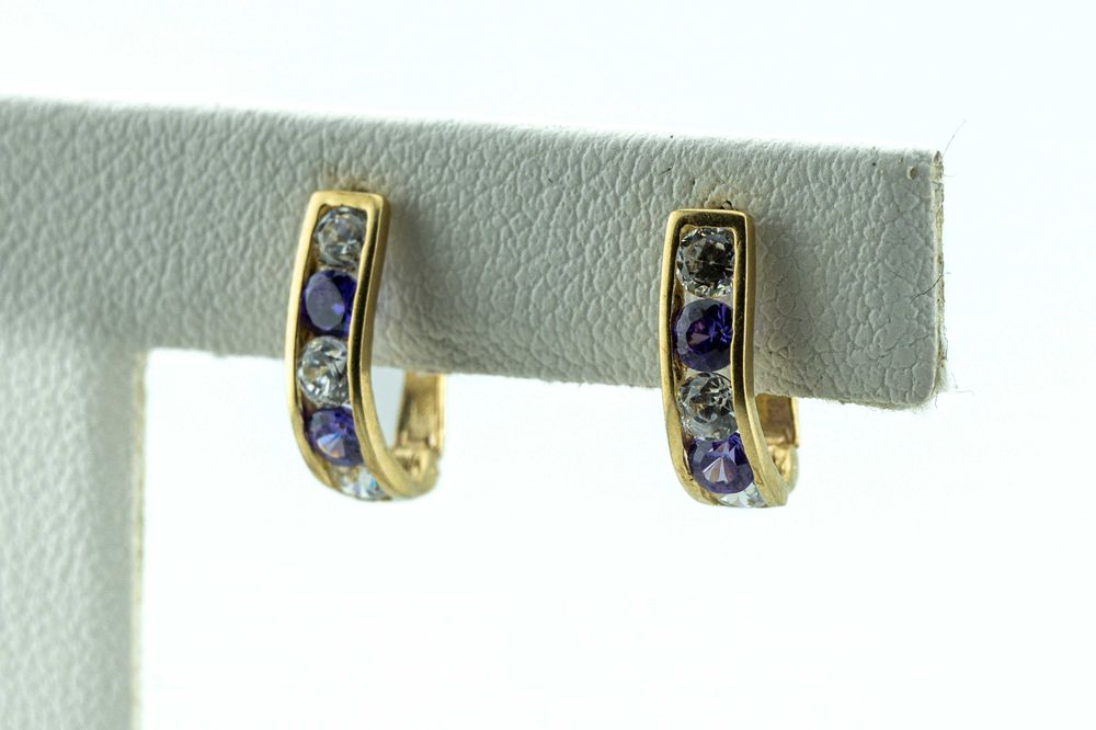 ZB615 praktyczne złote kolczyki fioletowe oczka angielskie zapięcie585