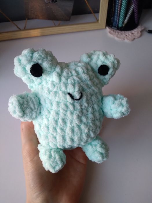 Mięciutka puchata żabka