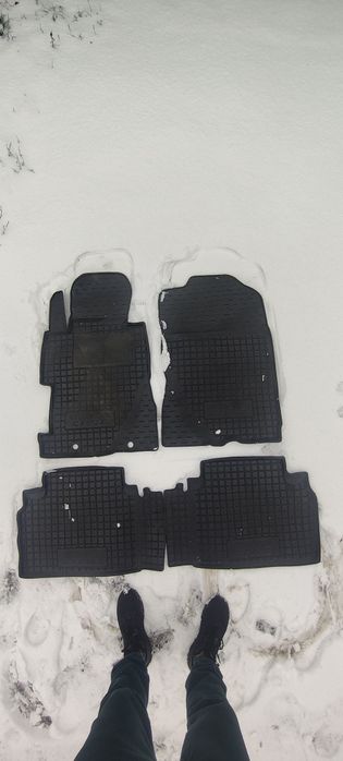 Резинові коврики в Honda Civic 4d