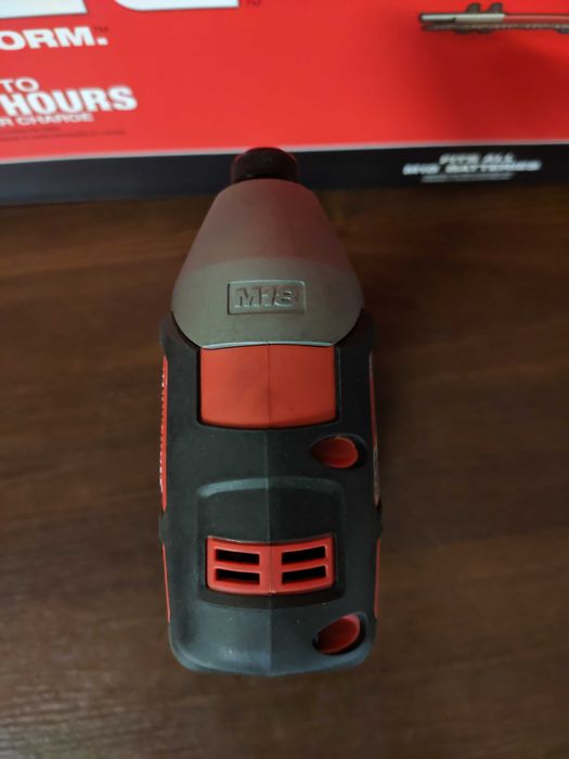 Імпульсний гайковерт-шуруповерт  Milwaukee M18 2656-20 1/4 Hex