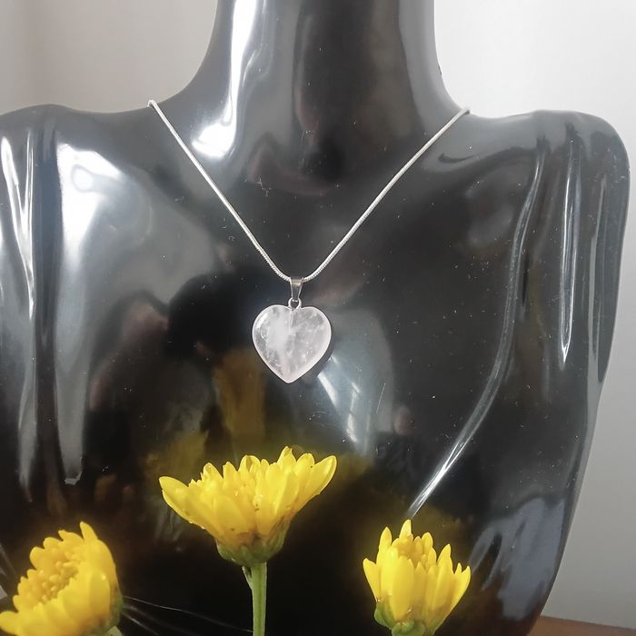 Fio em Prata com Quartzo Rosa em Coração