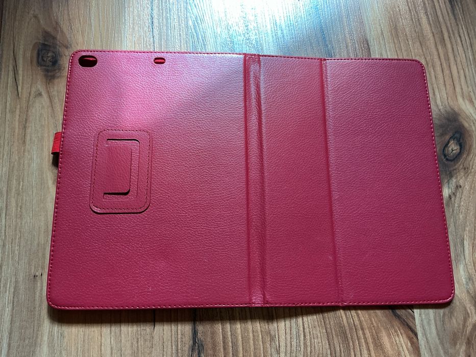 Czerwone etui na ipada apple 9,7 cala