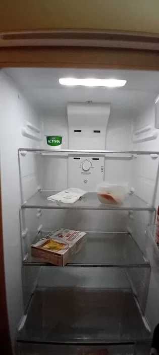 Frigorífico BECKEN BDD5394 WH, sem gelo, 167.6 cm, 246 L, bom estado